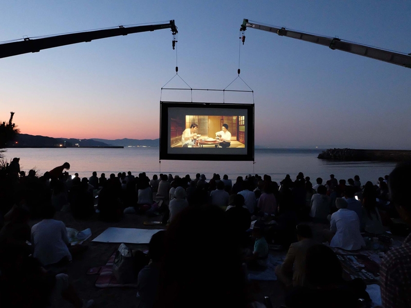 うみぞら映画祭2021　海上に浮かぶ巨大スクリーン